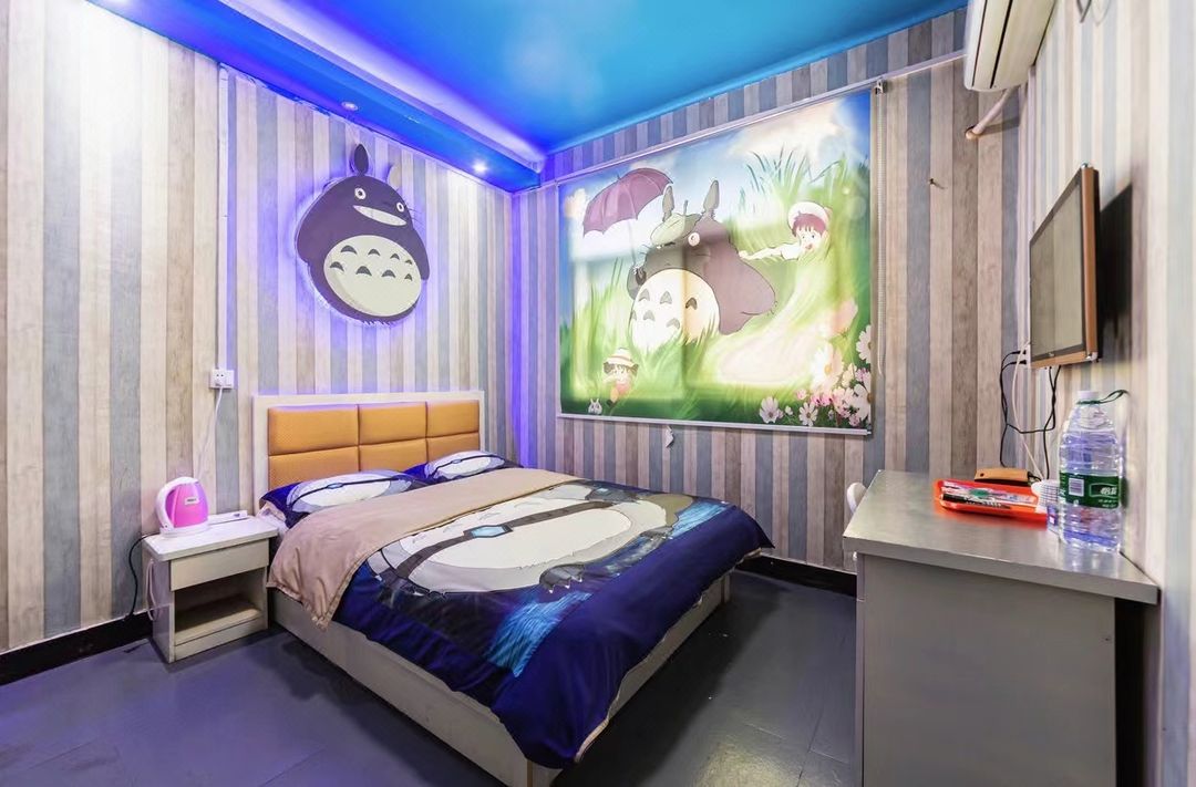 Lucky Theme Hotel (Xi'an Chang'an University City Hejiaying Subway Station Branch)