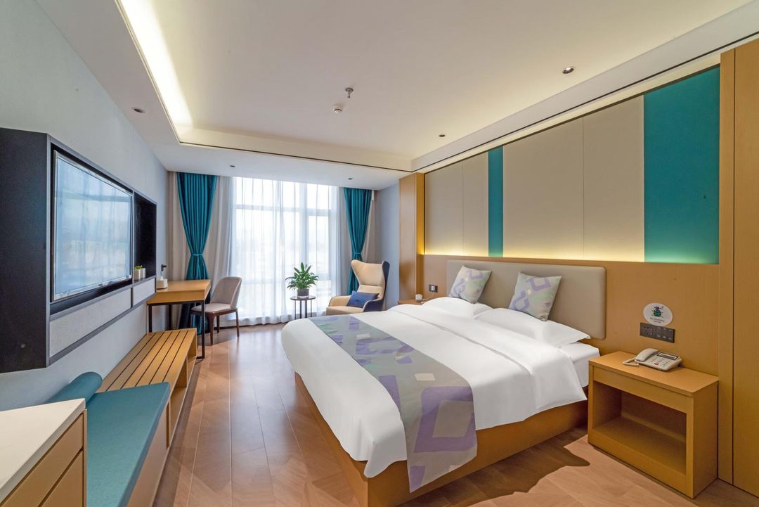 輕住·悅享酒店(灞橋洪慶地鐵站店)