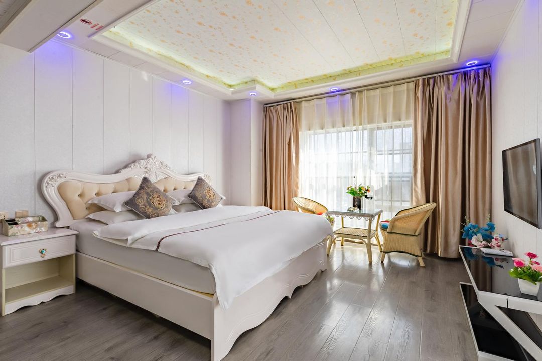 Yundian Four Seasons Hotel (Chenggong University Town Shop)