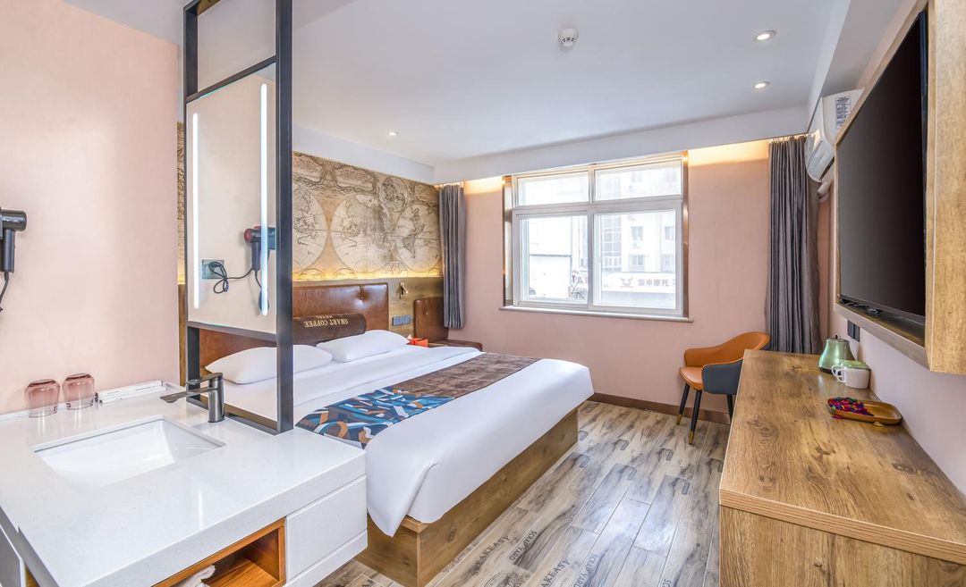 Zheka Hotel (Ciqu Subway Station Branch)