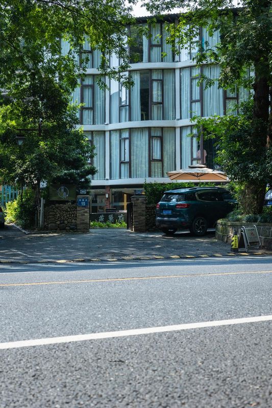 燕巢庭院酒店(杭州西湖虎跑路動物園店)