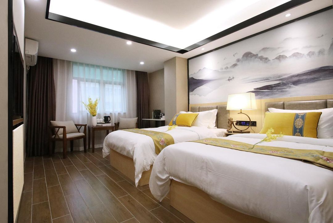 Xiangyin Binshe (Chengdu East Railway Station Shop)