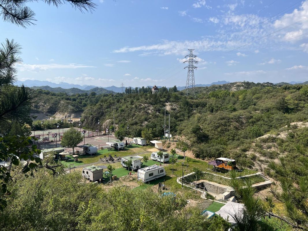 轻野山居露营基地