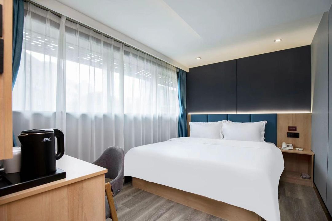 Kaju Hotel (Nanjing University of Technology Longhua Road Subway Station)