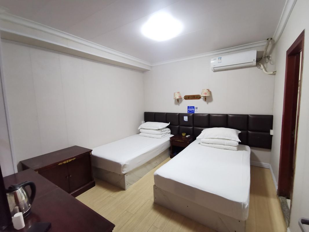 Jiaojiang Business Hotel