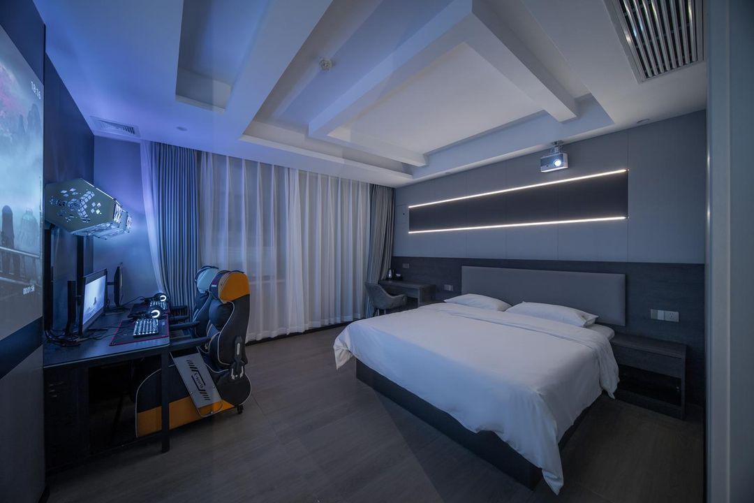 Bike E-sports Cinema Hotel (Jianghan Road Metro Station Pedestrian Street)