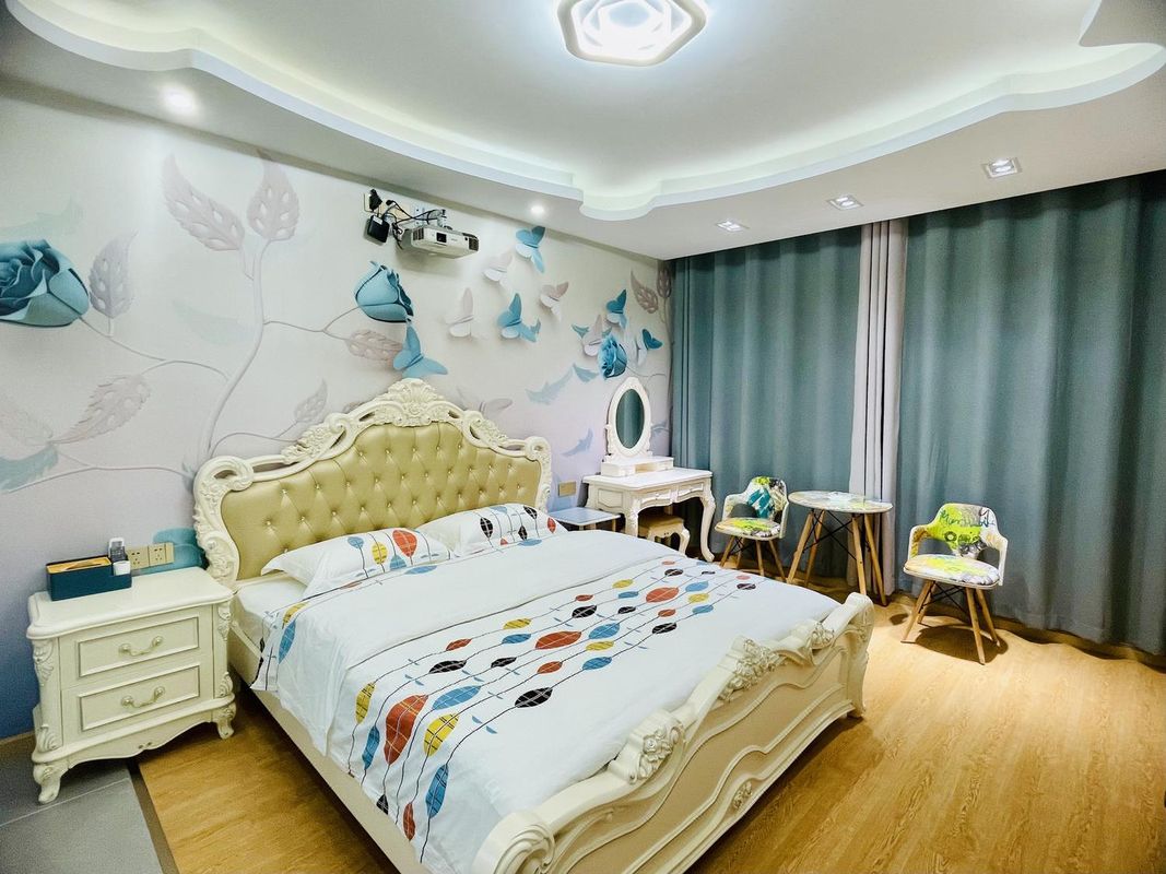 Wei'ai Film & Television Apartment (Hankou College Donghu College Shop)