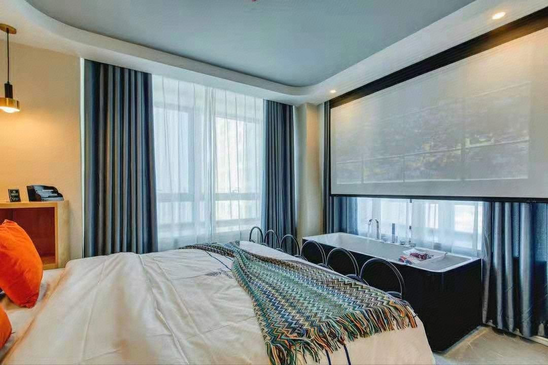 泊悅嘉途酒店(烏魯木齊萬達廣場高鐵站店)