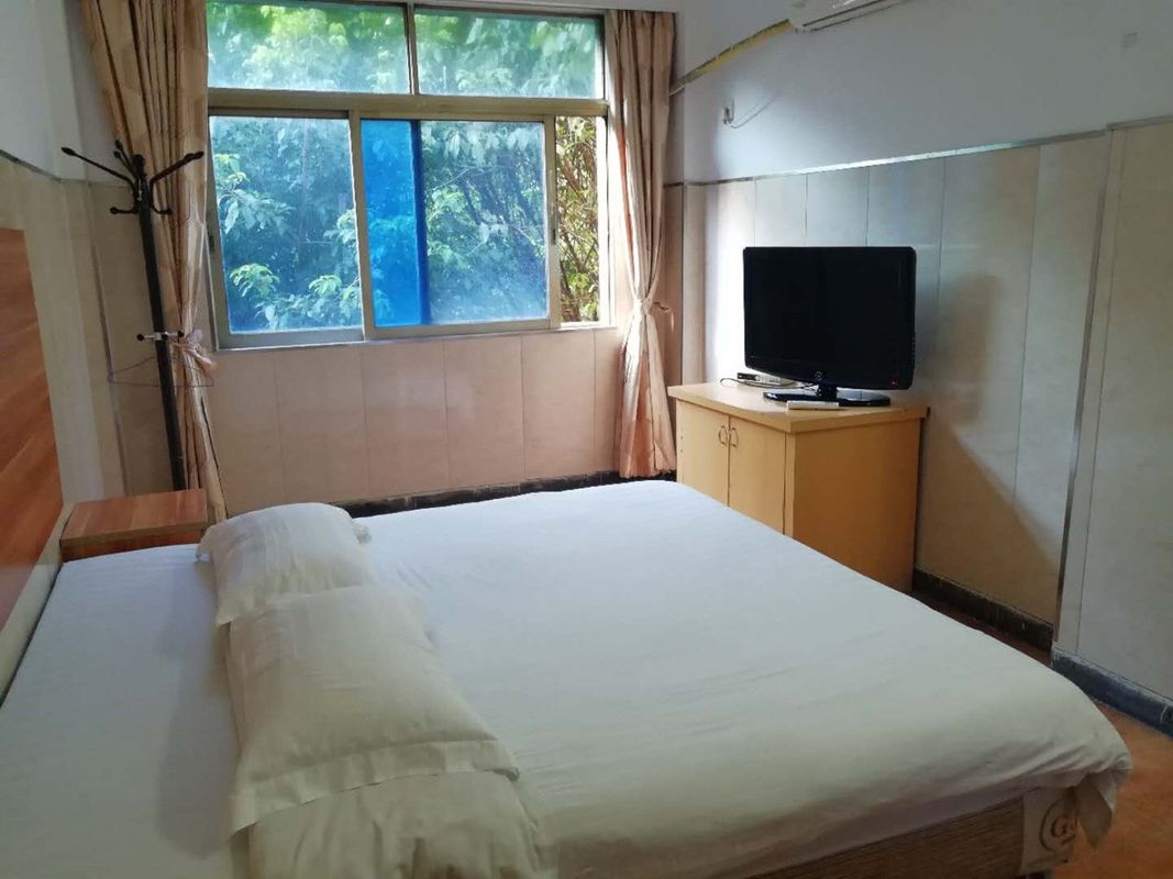 Guangzhou Jinli Hotel (Huacheng Road Metro Station Guangzhou North Station)