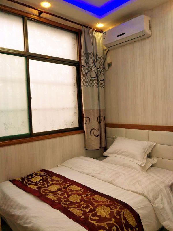 Xianyang Luohe New Town Yuandian Hotel