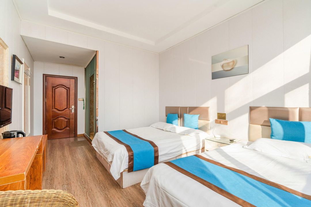 West Coast Ouffe hotel chain