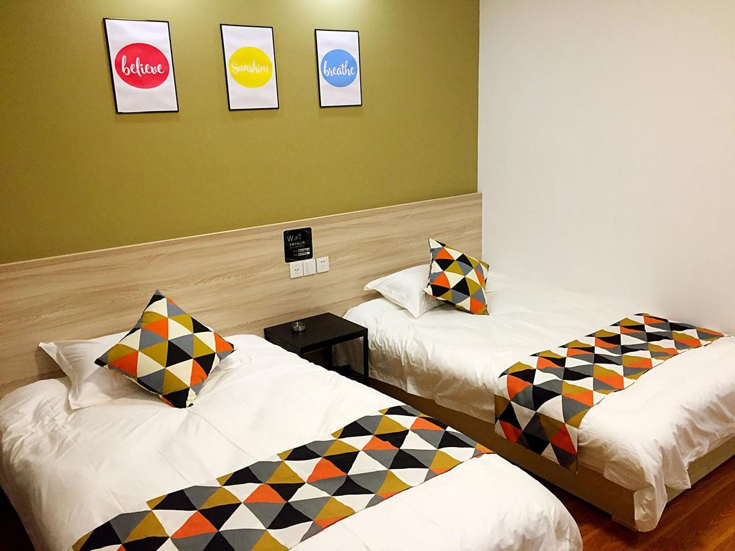 Tonglu Yuelai Holiday Hotel