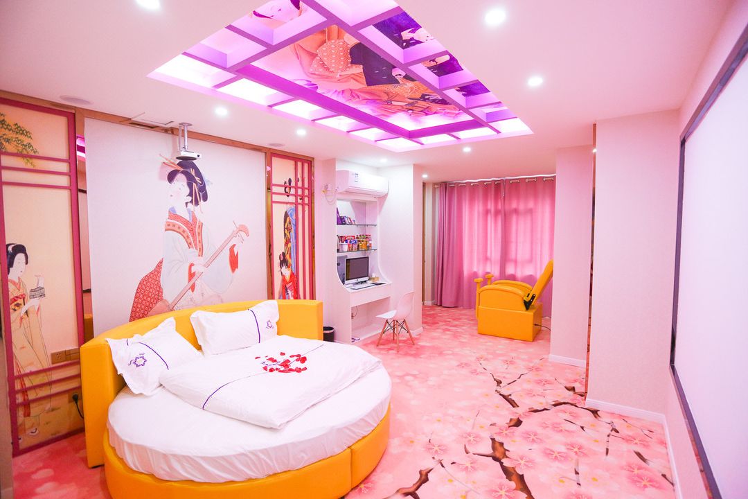 1314 Couples Theme Hotel