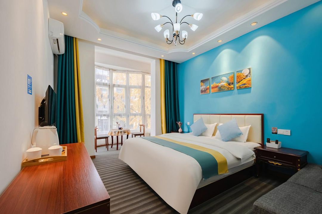 Hello Light Hotel (Chengdu Wenjiang University Town store)