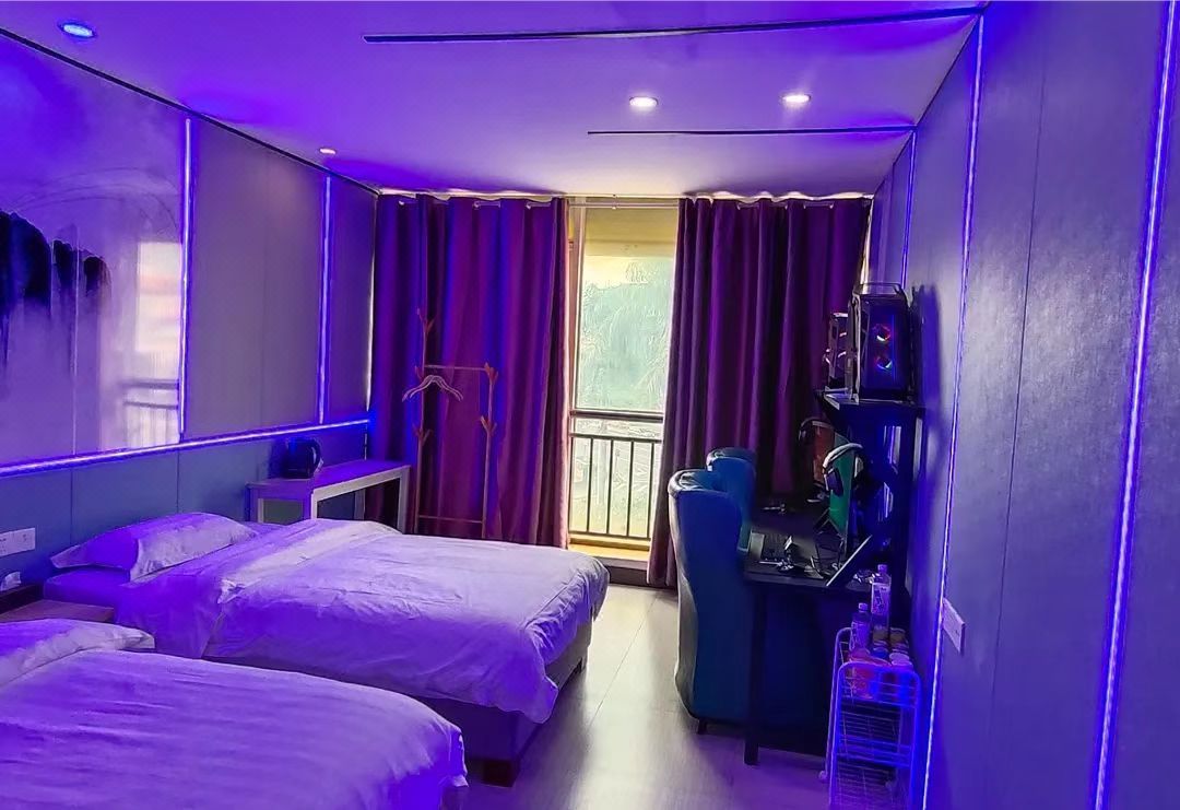 Lingshunwei E-Sports Hotel (Foshan Dali Fengchi)