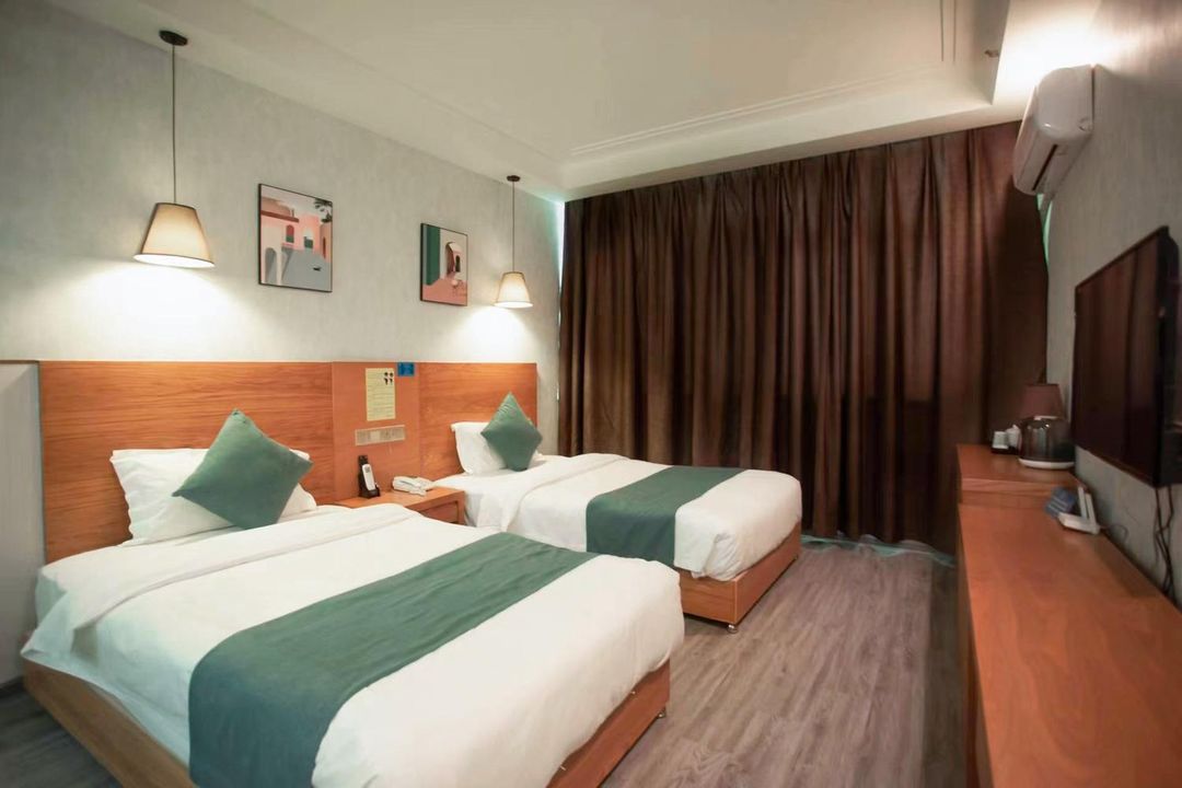 華唐酒店(西安寶石花長慶醫院店)