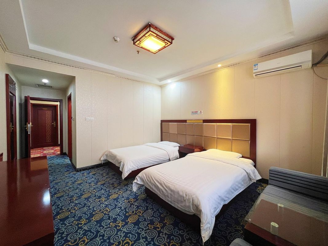 Xi'an Jufengyuan Business Hotel Chang'an Aerospace City subway station