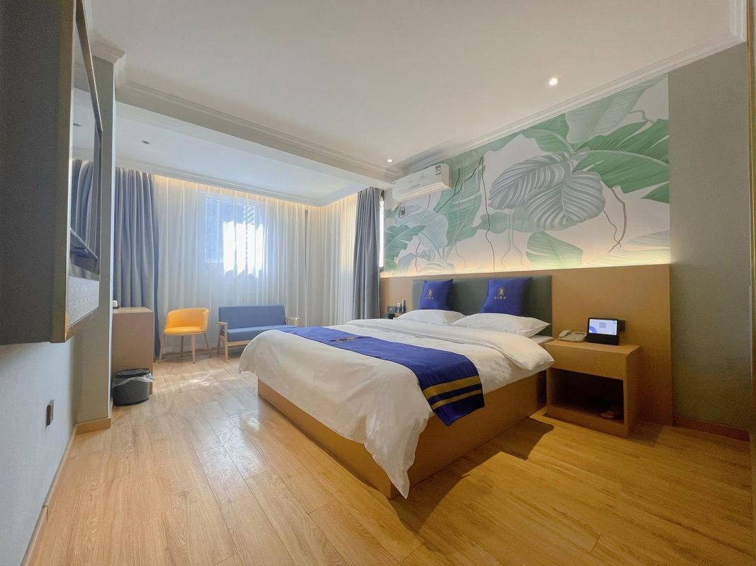 Super 8 Collection Hotel (Lianyungang High-speed Railway Station Food Pedestrian Street)