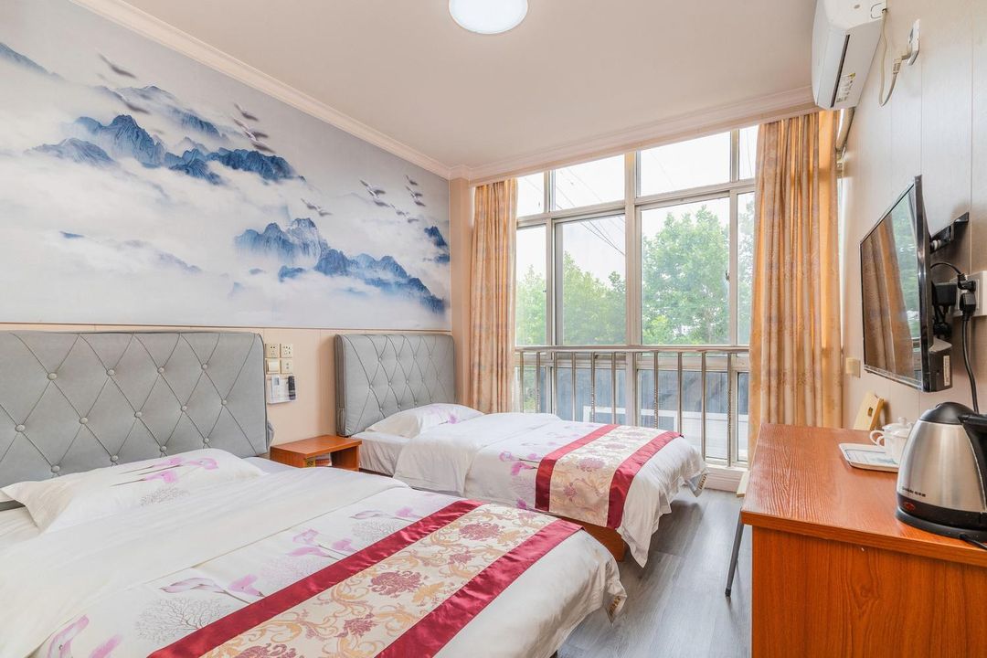 Qianbaidu Holiday Hotel