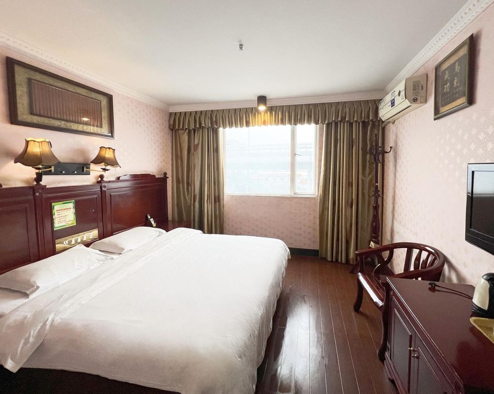 Donghua Business Hotel