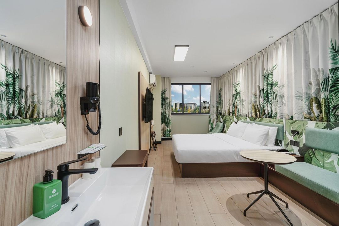 Hi Inn Hotel (Chengdu Happy Valley Jinfu Subway Station)