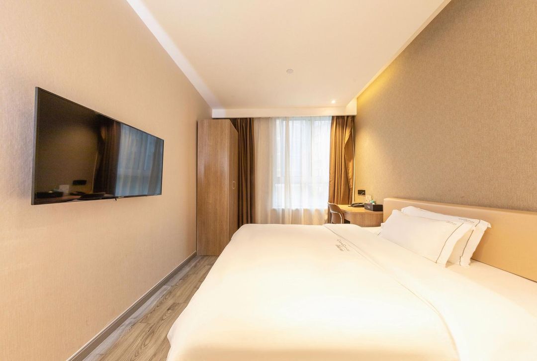 Qingmu Select Hotel (Shanghai Railway Station Zhongxing Road Metro Station)