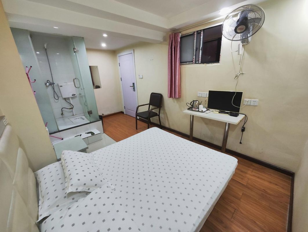 Wuhan 1 + 1 Theme Hotel