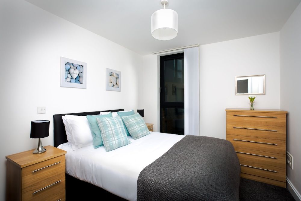 Absolute Stays on Essex- Contractors Families Free Wifi Free Parking Airport