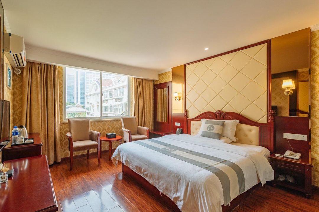 格陵蘭島商務賓館(南京南站百家湖勝太路地鐵站店)