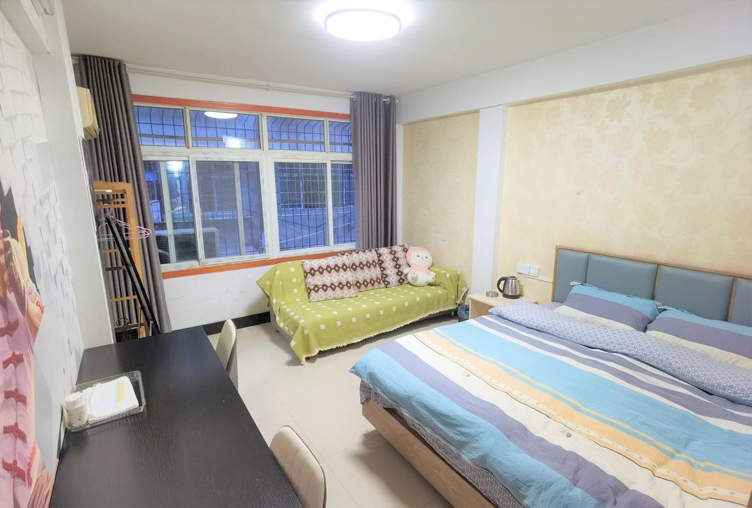 Xindu Apartment (Wuhan Textile University Sunshine Campus Shop)