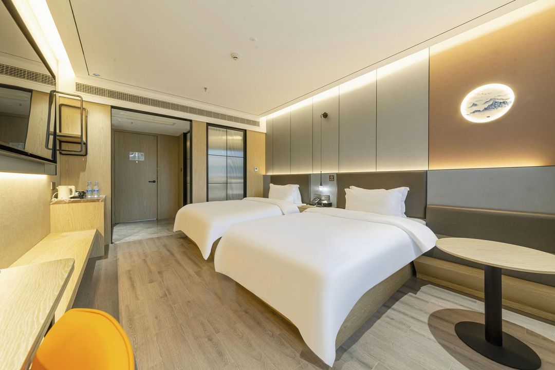 Waiting Hotel (Shanghai Dachang Town Subway Station Store)