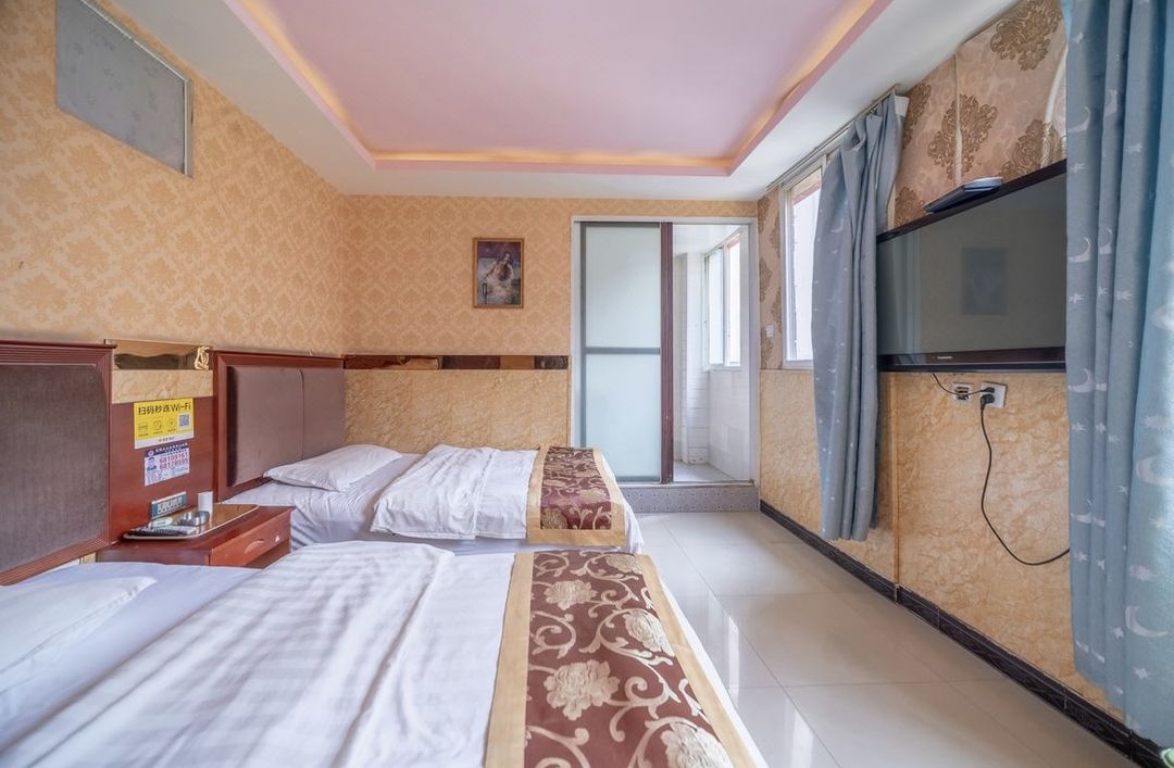 Kunming Huangting Hotel (West Bus Station Subway Station)