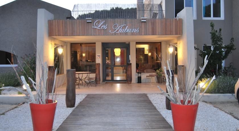 Logis Hôtel Restaurant les Aubuns