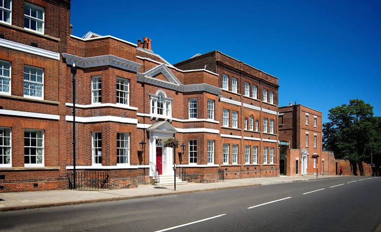 灰色修道士酒店