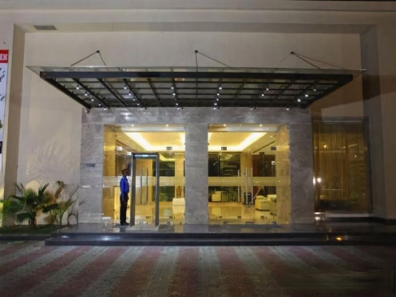 新德里皮坦普拉溫德姆華美達酒店