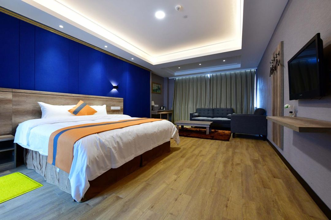 Shanghai Shenguang Hotel (College of electronics and information technology store)