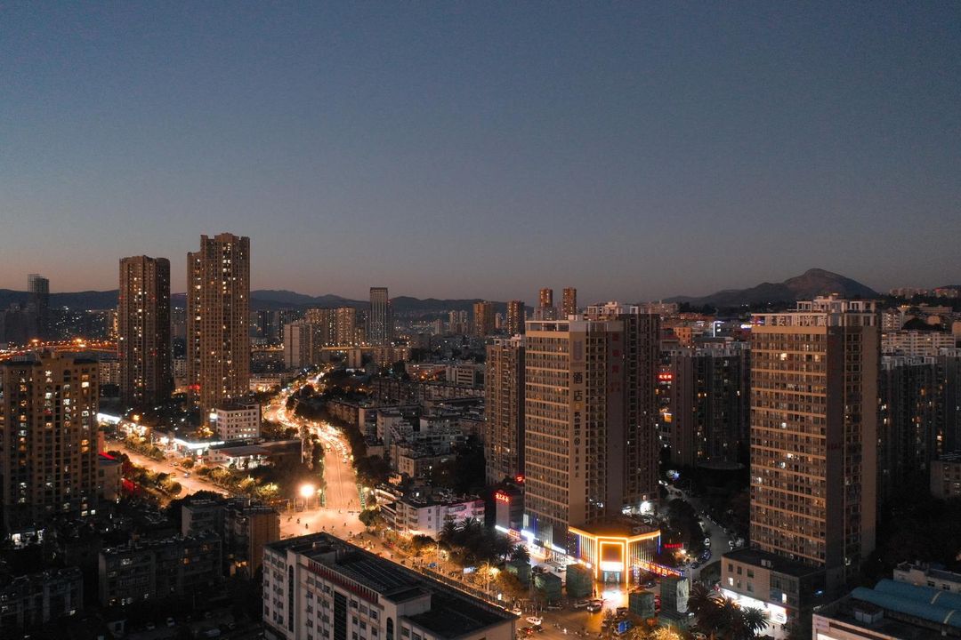 昆明曼丹酒店(昆醫附二醫院金鼎山北路地鐵站店)