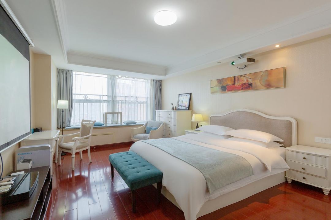 Hangzhou Caitong Center Apartment (Wujiaotian Street Gaosha Road Subway Station Branch)