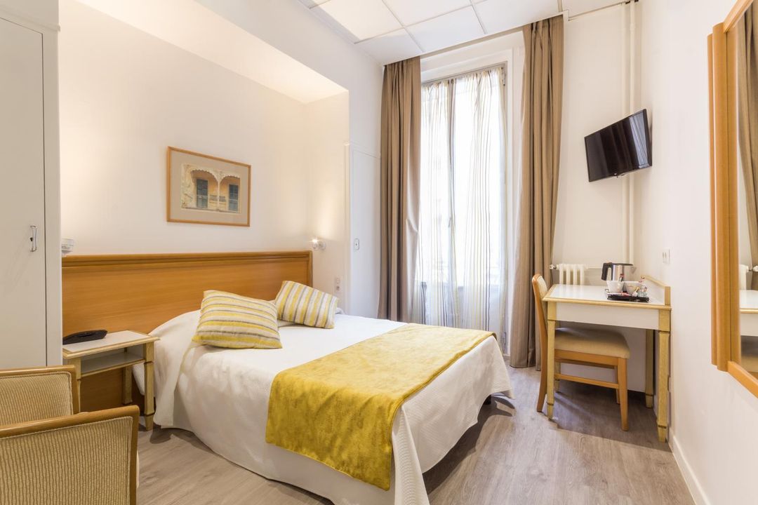 尼斯市中心巴斯比酒店