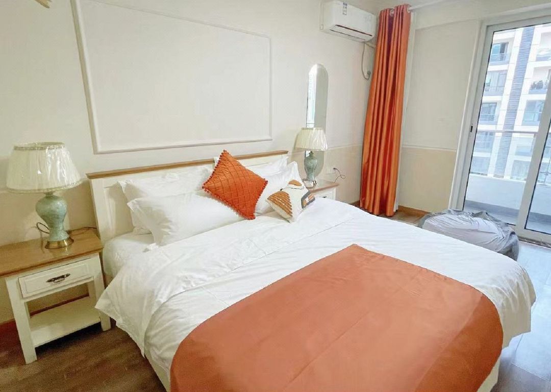 Warm Light Ju Apartment (Tianyi Renhe Fortune Center Shop)
