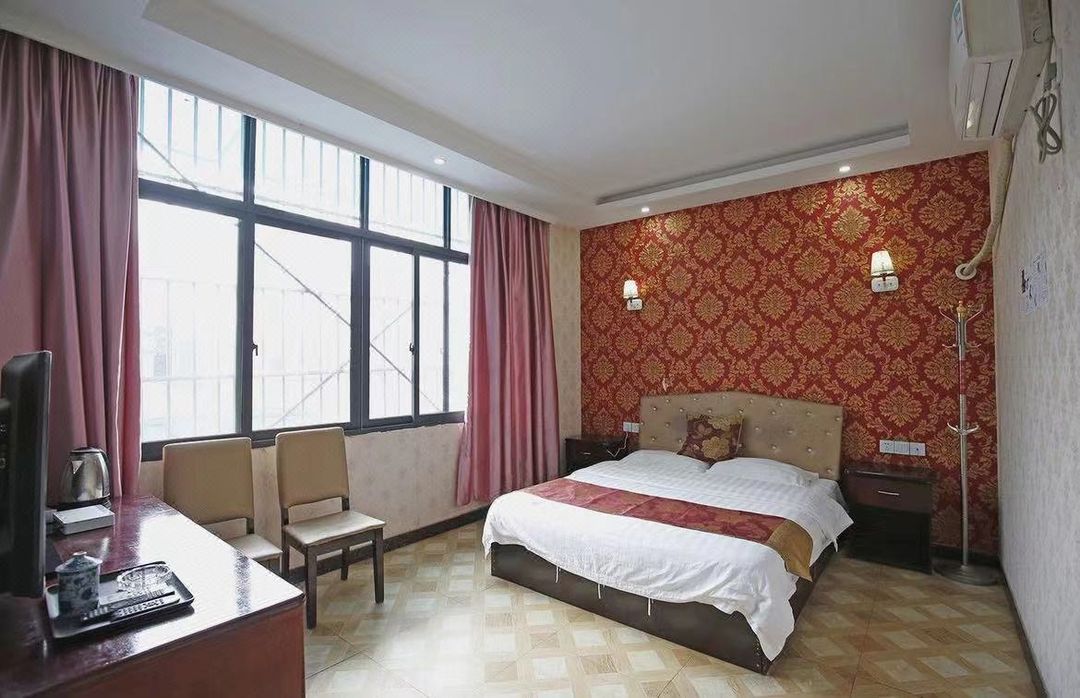 Chengdu Longgang Hotel