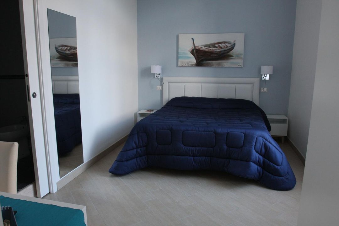 拿坡里基本家庭旅館