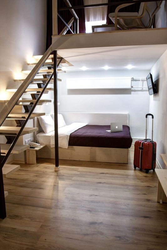 布拉各達特納亞巖島酒店