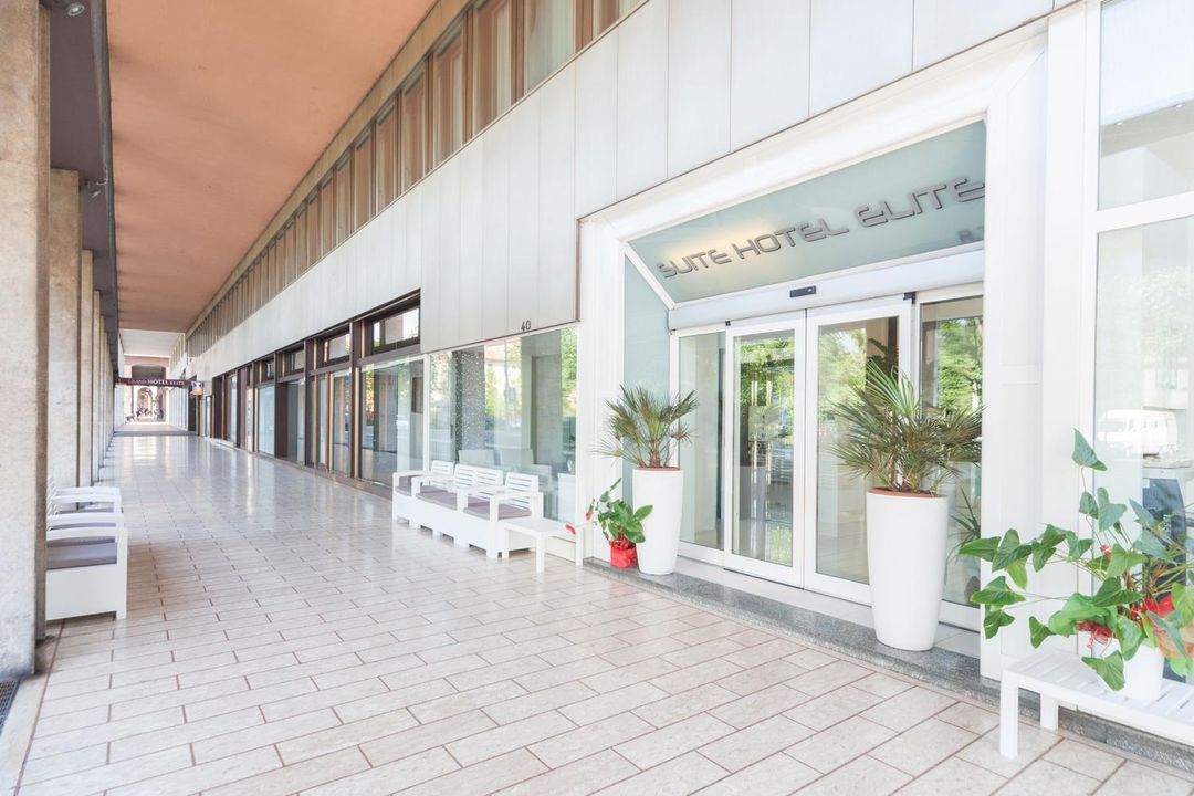 伊利特套房酒店