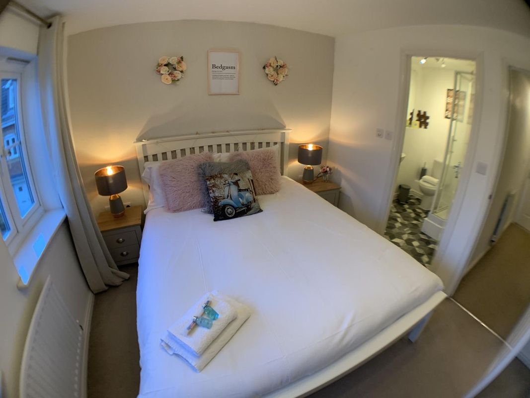 Harpers Brook 5 Bedrooms TV Netflix