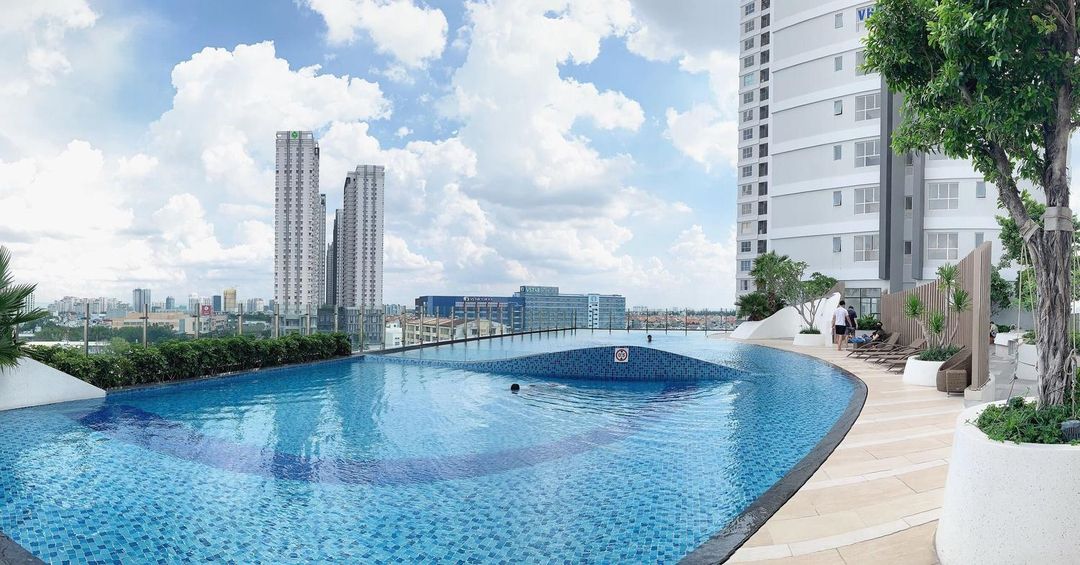 Justay Rivergate Center