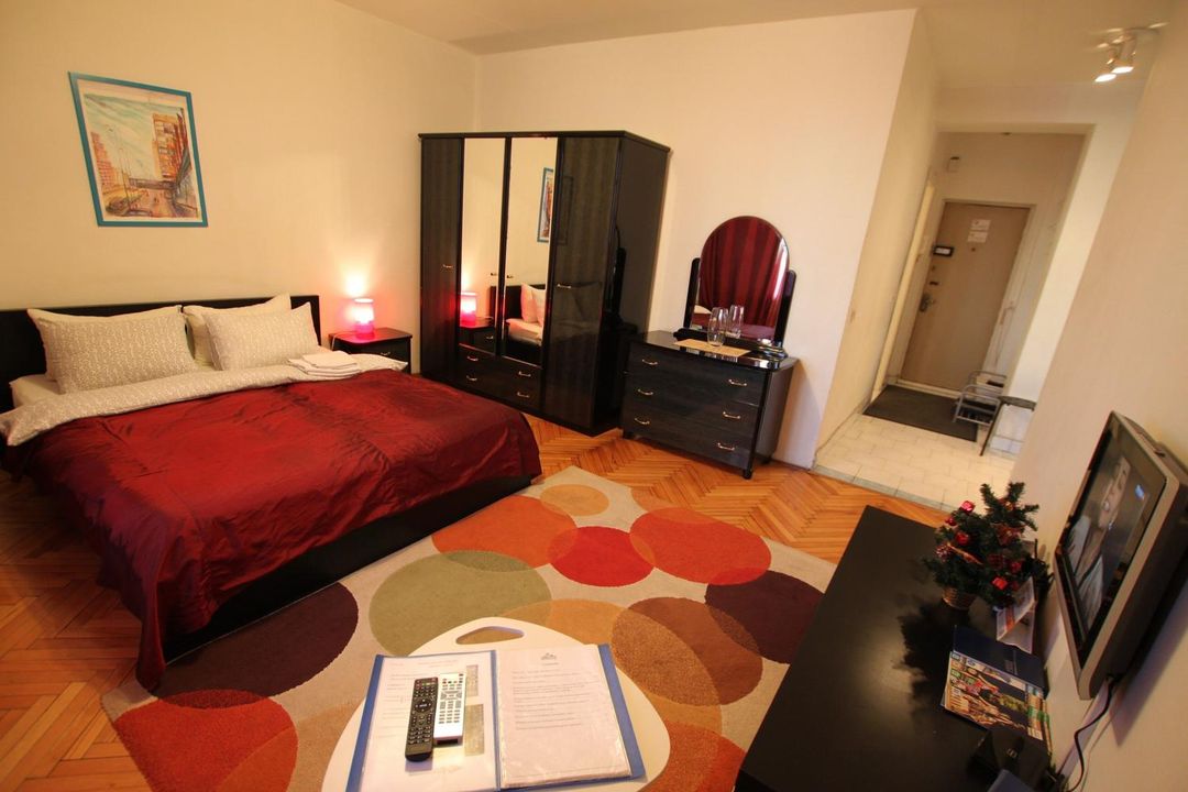 薩多沃特法娜雅 18 號 TVST 公寓酒店