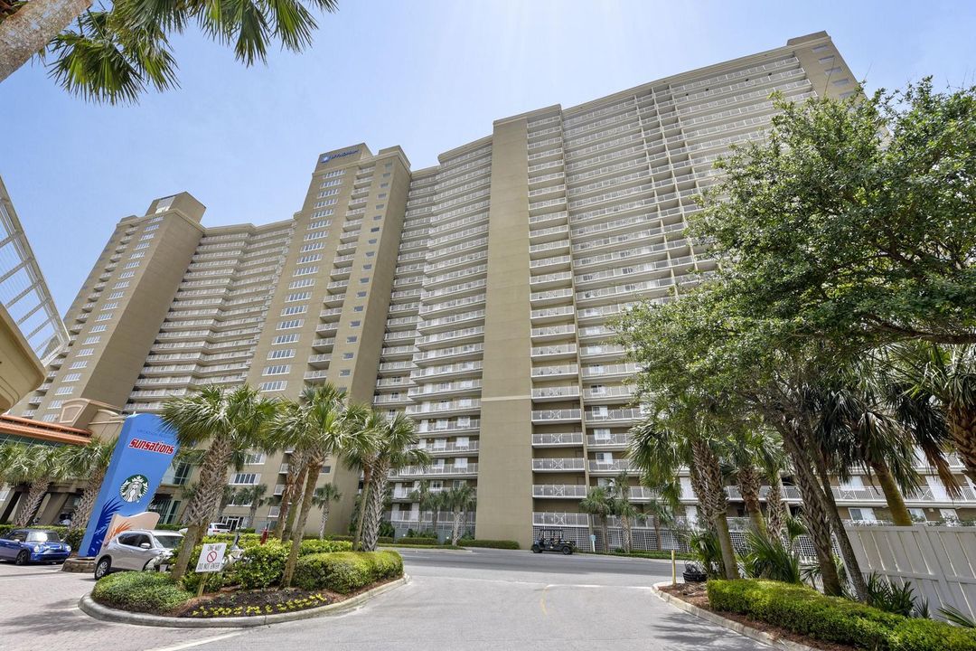 翡翠海灘 by Book That Condo