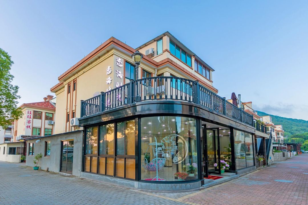 Love the sea time theme inn