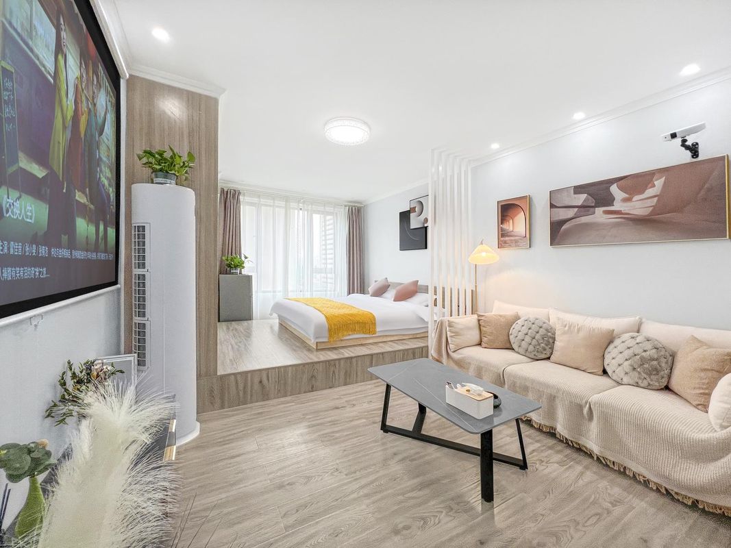 晚归巨幕影音公寓(常州薛家镇天宇购物广场店)